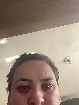 bruna438 online show from November 2025 11:29:01 AM