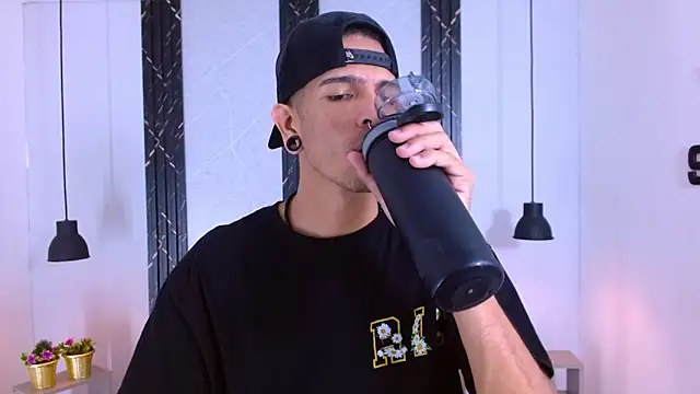 Franvill Trato online show from September 2025 07:30:01 PM