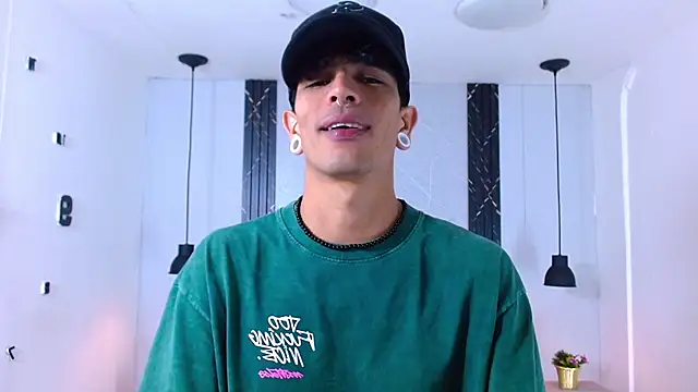 Franvill Trato online show from November 2025 06:43:02 PM