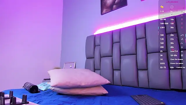 Niicolle Evanss online show from September 2025 08:03:01 PM