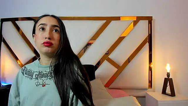 Niicolle Evanss online show from March 2026 01:36:01 PM