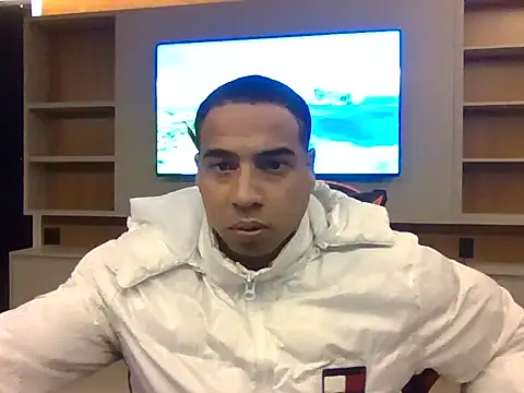 Snapshot of JUNINHOLEKE chatting on September 2025 03:50:02 AM JUNINHOLEKE online show from September 2025 03:50:02 AM