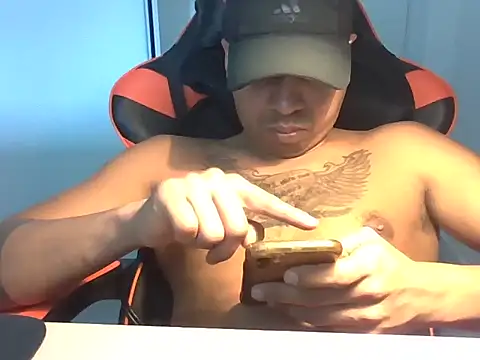 Snapshot of JUNINHOLEKE chatting on September 2025 05:03:01 PM JUNINHOLEKE online show from September 2025 05:03:01 PM
