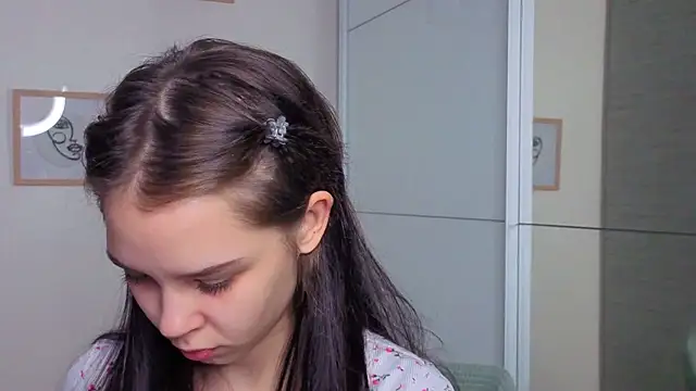 slyshypie online show from December 2025 01:05:02 PM