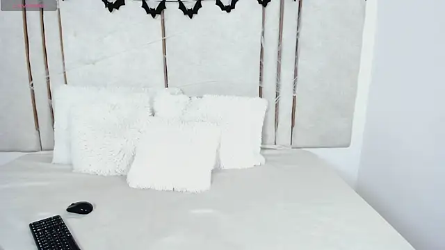 Lilith dry online show from October 2025 02:16:01 PM