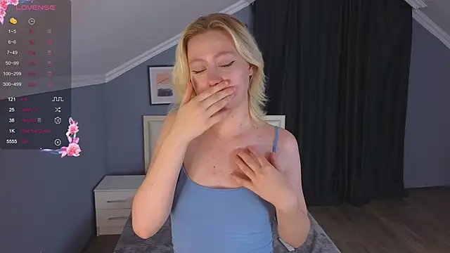 Snapshot of Violet_Willis chatting on October 2025 04:04:02 PM Violet Willis online show from October 2025 04:04:02 PM