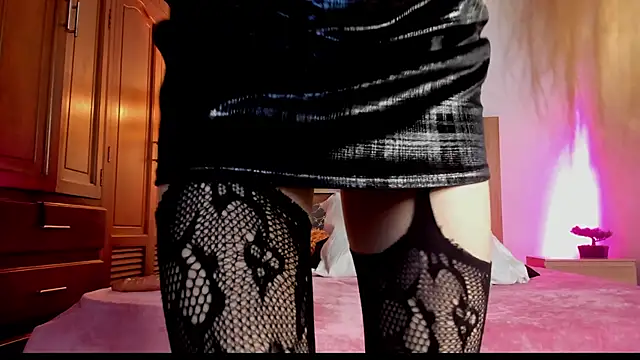 Snapshot of hellzel_moon chatting on October 2025 07:04:02 PM hellzel moon online show from October 2025 07:04:02 PM