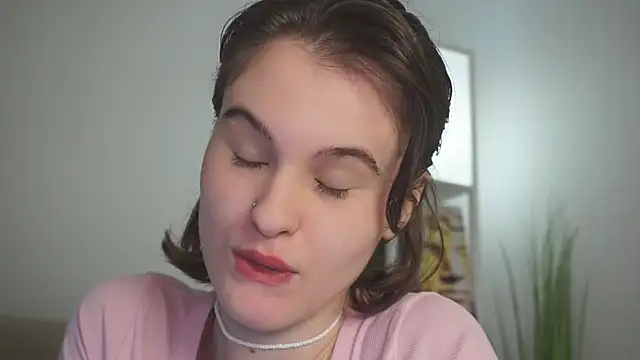 Snapshot of Iris_pure chatting on September 2025 06:20:01 PM Iris pure online show from September 2025 06:20:01 PM