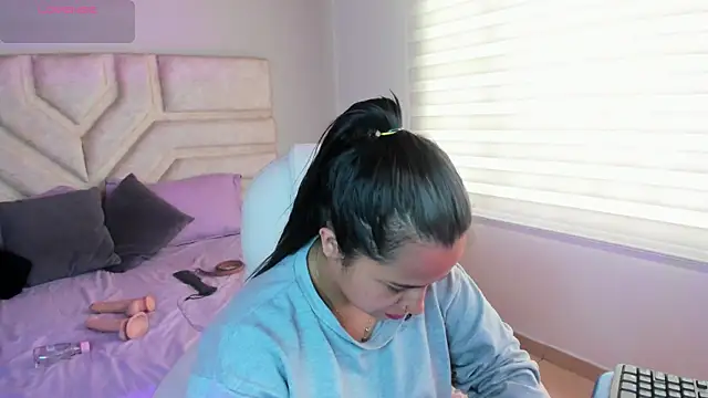 Snapshot of _adahara_queen chatting on September 2025 08:36:01 PM adahara queen online show from September 2025 08:36:01 PM