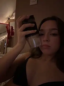 LillieOlive online show from October 2025 09:36:01 PM