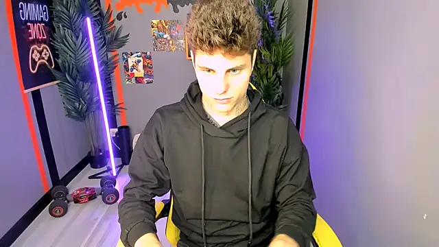 JackWolw online show from October 2025 03:43:01 PM