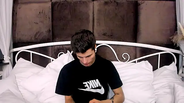 JackWolw online show from October 2025 07:20:02 AM