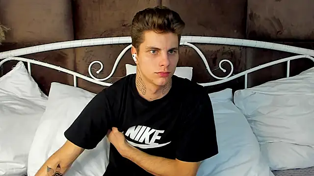 JackWolw online show from October 2025 07:26:01 PM