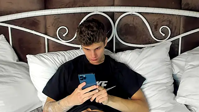 JackWolw online show from October 2025 07:33:01 AM