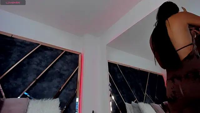 SusanaHenao online show from October 2025 06:49:02 PM