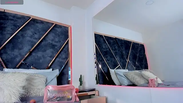 SusanaHenao online show from December 2025 06:16:01 PM