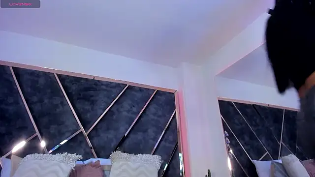 SusanaHenao online show from March 2026 04:57:01 PM