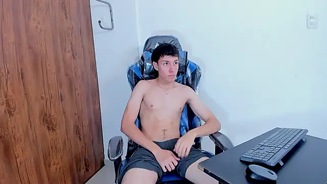Snapshot of LittleDanny_ chatting on September 2025 02:05:02 PM LittleDanny online show from September 2025 02:05:02 PM