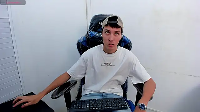 Snapshot of LittleDanny_ chatting on February 2026 06:23:02 PM LittleDanny online show from February 2026 06:23:02 PM