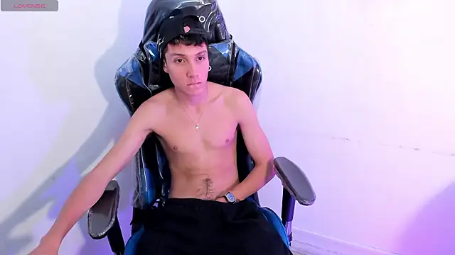 Snapshot of LittleDanny_ chatting on February 2026 09:09:02 PM LittleDanny online show from February 2026 09:09:02 PM