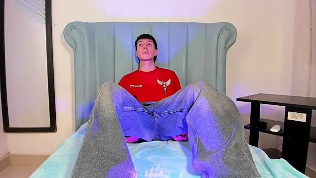 Snapshot of LittleDanny_ chatting on February 2026 09:22:02 PM LittleDanny online show from February 2026 09:22:02 PM