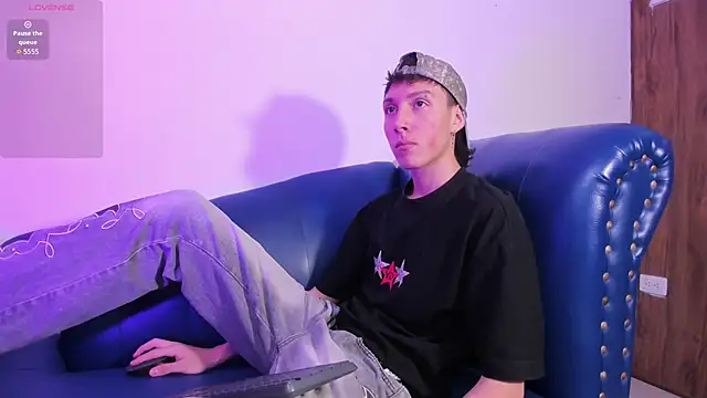 LittleDanny  online show from April 2026 05:05:02 PM