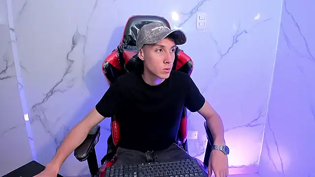 LittleDanny  online show from April 2026 02:19:01 PM