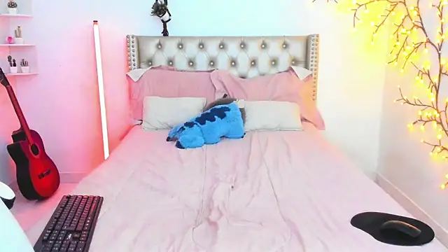 LenaStylesOA online show from April 2026 09:39:33 PM