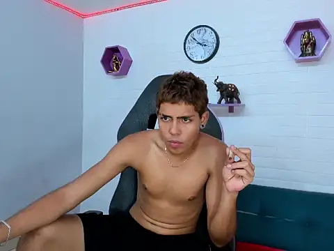cam sexboy18 online show from September 2025 04:25:01 AM