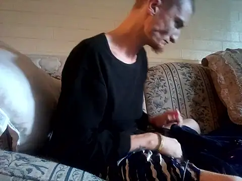 jizzyglizzy92 online show from March 2026 04:21:02 PM