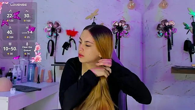 Natasha-Adams online show from April 2026 09:39:01 PM