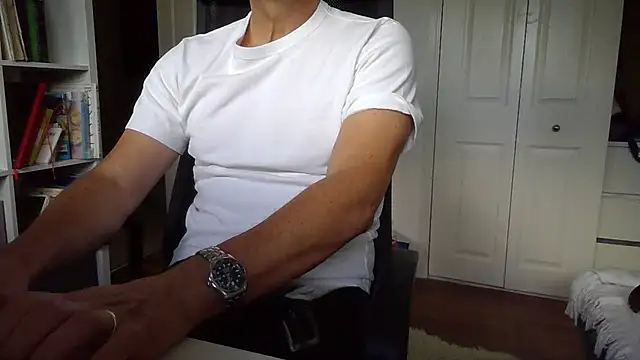 silvertongueduk1 online show from September 2025 02:07:02 PM