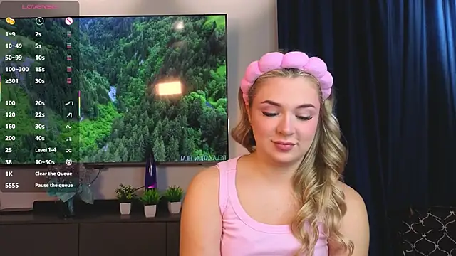 Snapshot of AliaBuerstatte chatting on October 2025 08:06:02 PM AliaBuerstatte online show from October 2025 08:06:02 PM