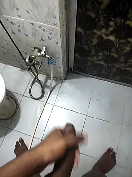 Leon hot33 online show from April 2026 08:50:01 PM