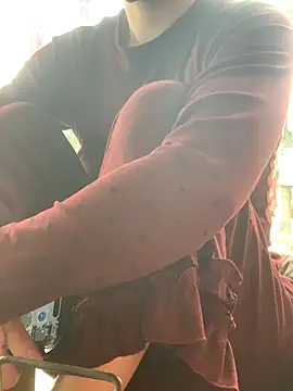 Tieuvi 18 online show from November 2025 12:43:01 AM