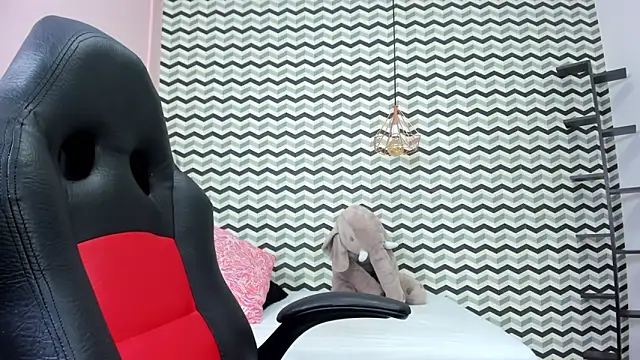 Snapshot of MOLLYSPENCER1 chatting on October 2025 07:25:01 PM MOLLYSPENCER1 online show from October 2025 07:25:01 PM