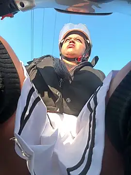 -Mia1 online show from February 2026 12:04:01 PM