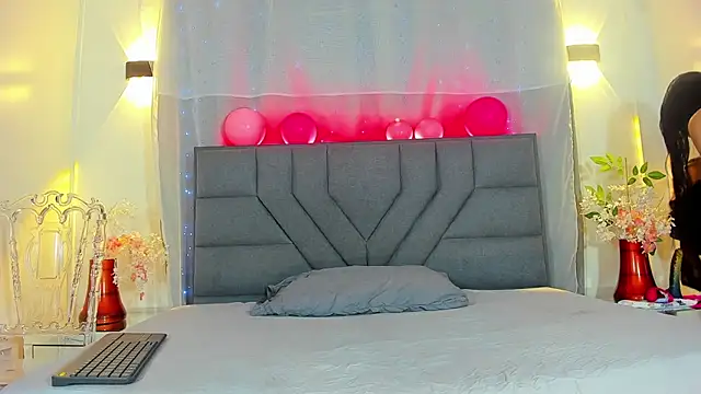 emma ayala online show from October 2025 07:11:01 PM