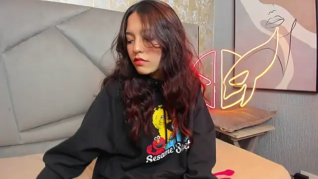 Elliecute online show from October 2025 02:23:02 PM