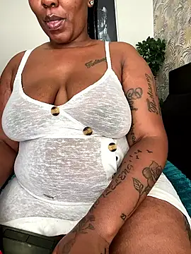 Snapshot of fatpussydallx chatting on May 2026 06:44:01 AM fatpussydallx online show from May 2026 06:44:01 AM