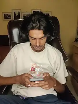 Snapshot of thecatfish chatting on November 2025 05:26:02 PM thecatfish online show from November 2025 05:26:02 PM