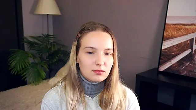 HongTomczak online show from September 2025 07:42:01 AM