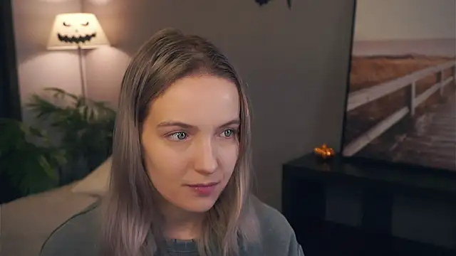 HongTomczak online show from November 2025 07:18:02 AM