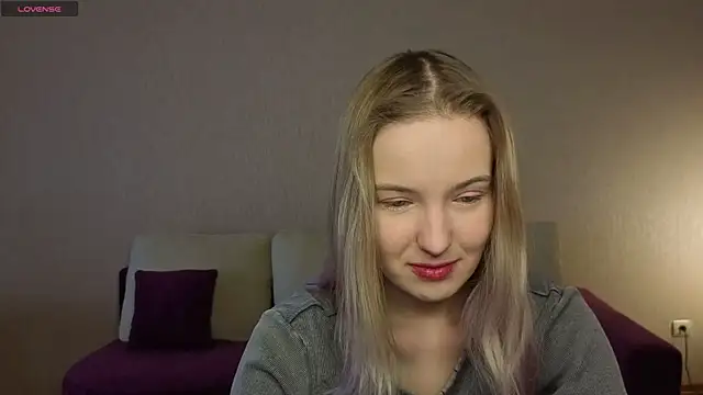 HongTomczak online show from April 2026 07:47:02 AM