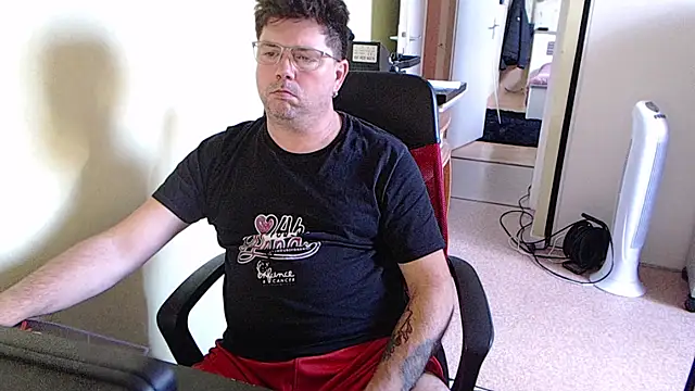 blueandwhite1 online show from October 2025 02:46:01 PM