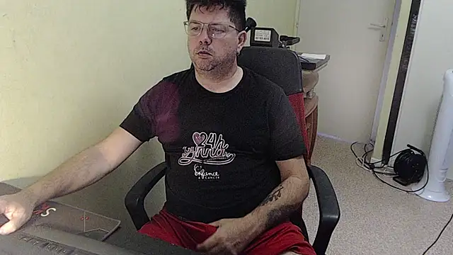 blueandwhite1 online show from October 2025 07:27:02 AM