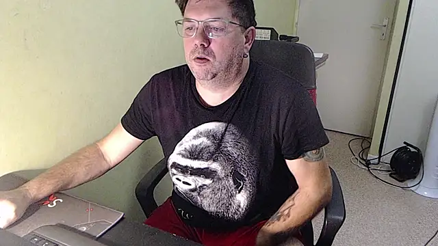 blueandwhite1 online show from November 2025 08:49:01 AM