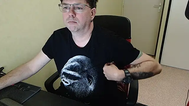 blueandwhite1 online show from March 2026 10:36:01 PM