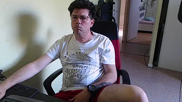 blueandwhite1 online show from April 2026 02:28:01 PM