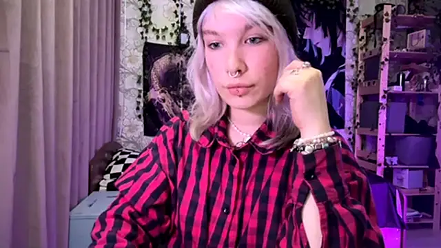 Snapshot of PropashchA chatting on October 2025 07:02:02 PM PropashchA online show from October 2025 07:02:02 PM